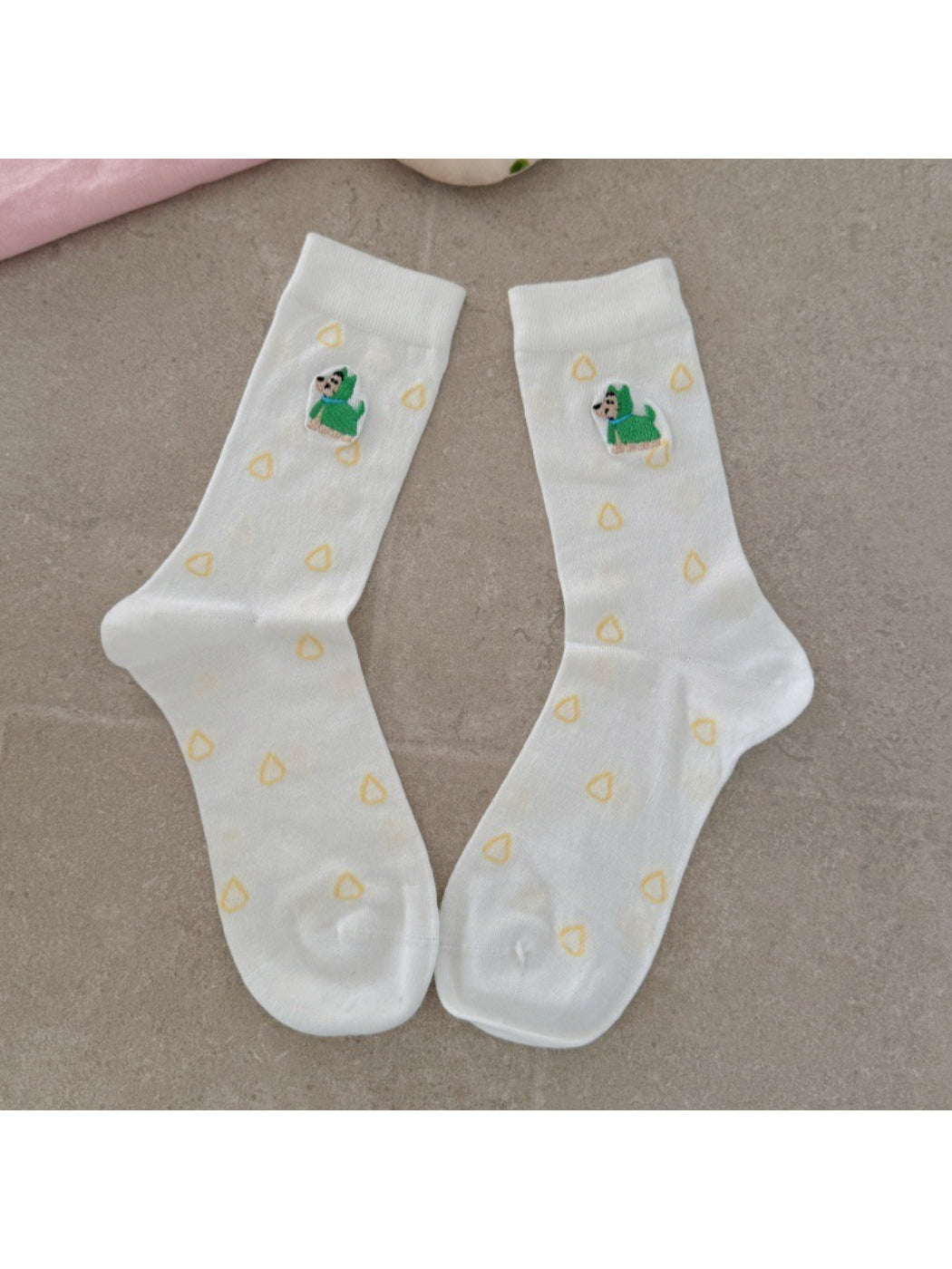 Model wearing Rufia Raindrop Dog Everyday Socks with casual shoes