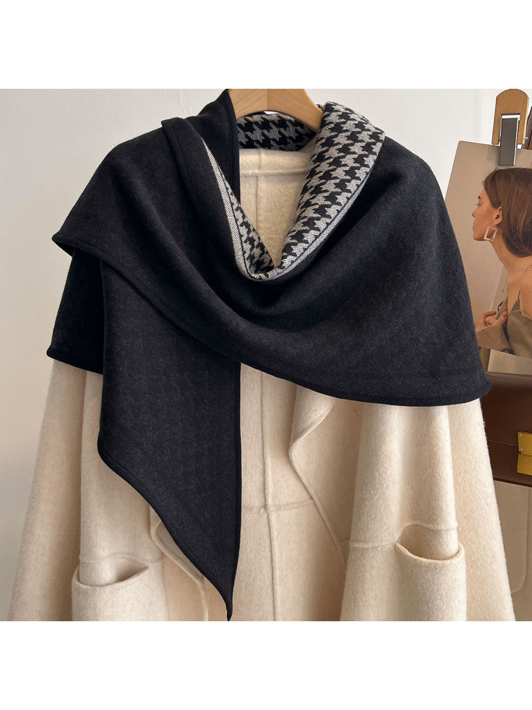 Scarvii - Houndstooth Contrast Border Triangle Scarf