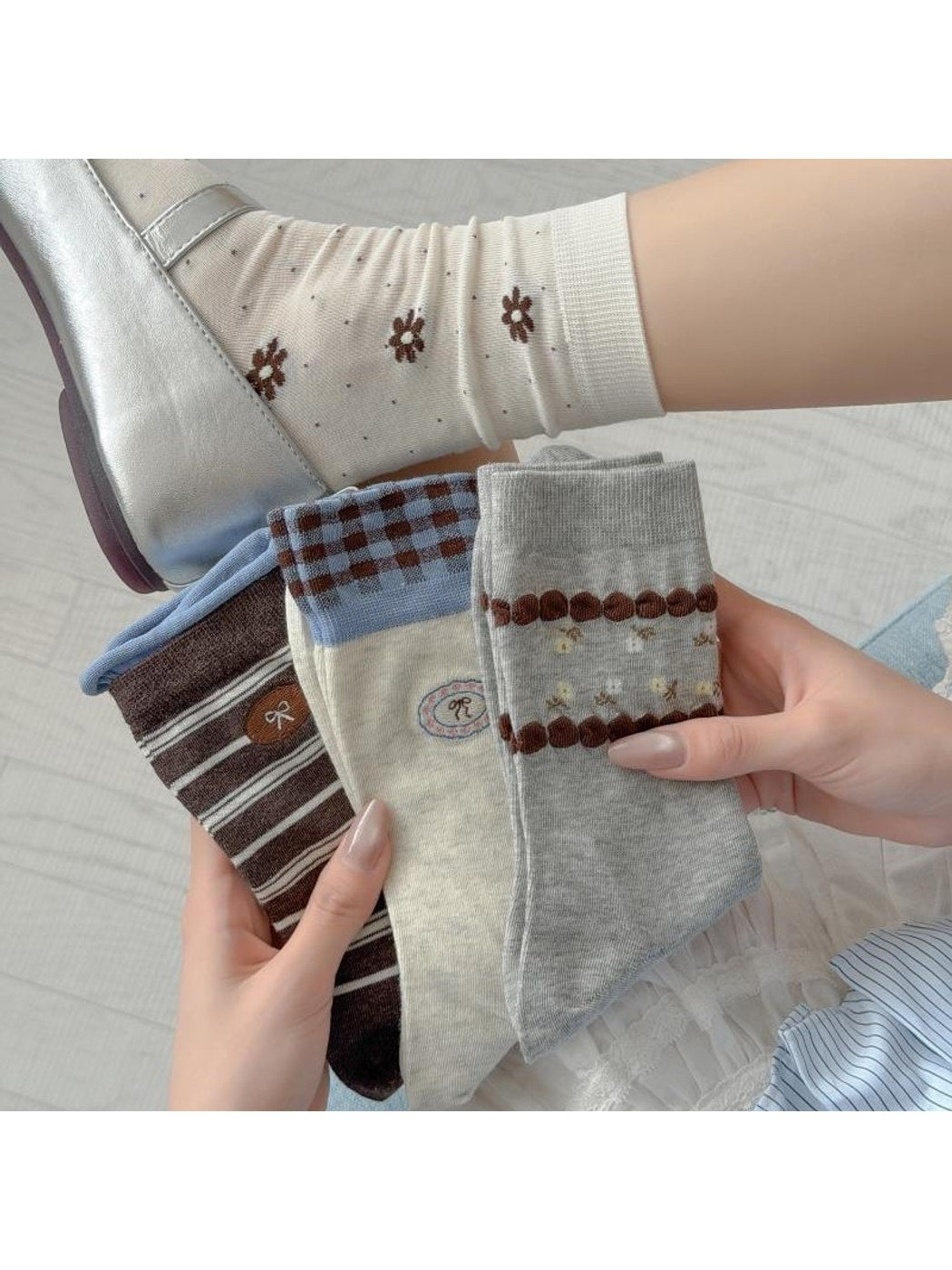 Rufia - Cute Floral and Bow Detail Crew Socks