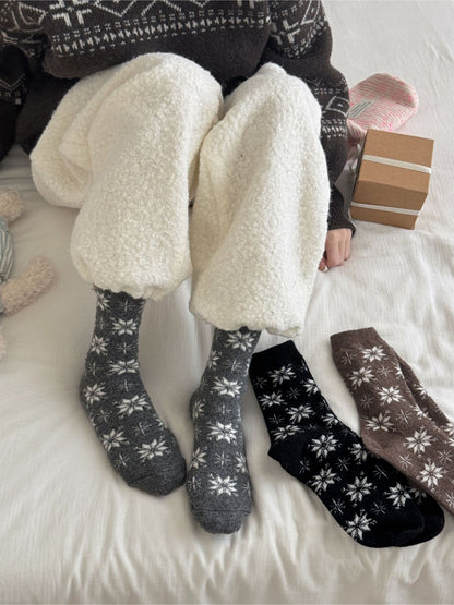 Rufia - Snowflake Pattern Crew Socks product image 8