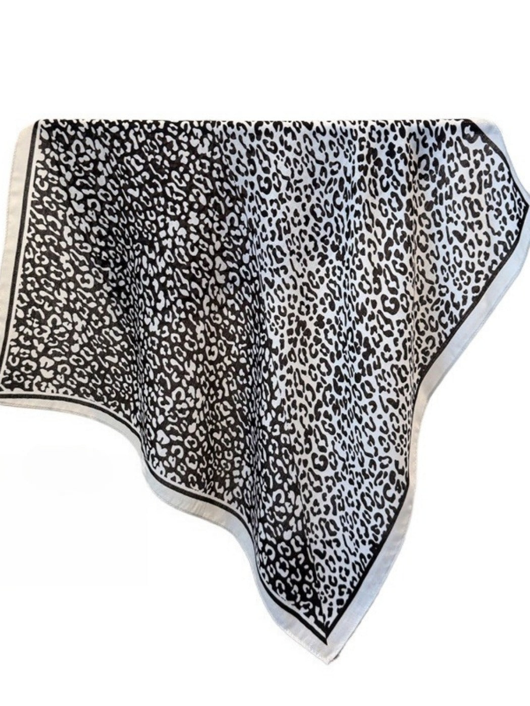 Scarvii - Classic Scarf with Leopard Print