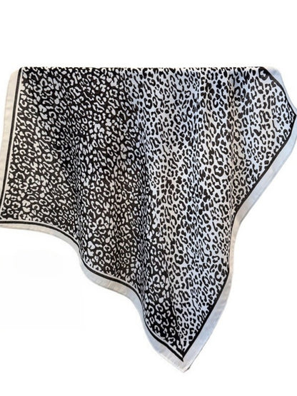 Scarvii - Classic Scarf with Leopard Print