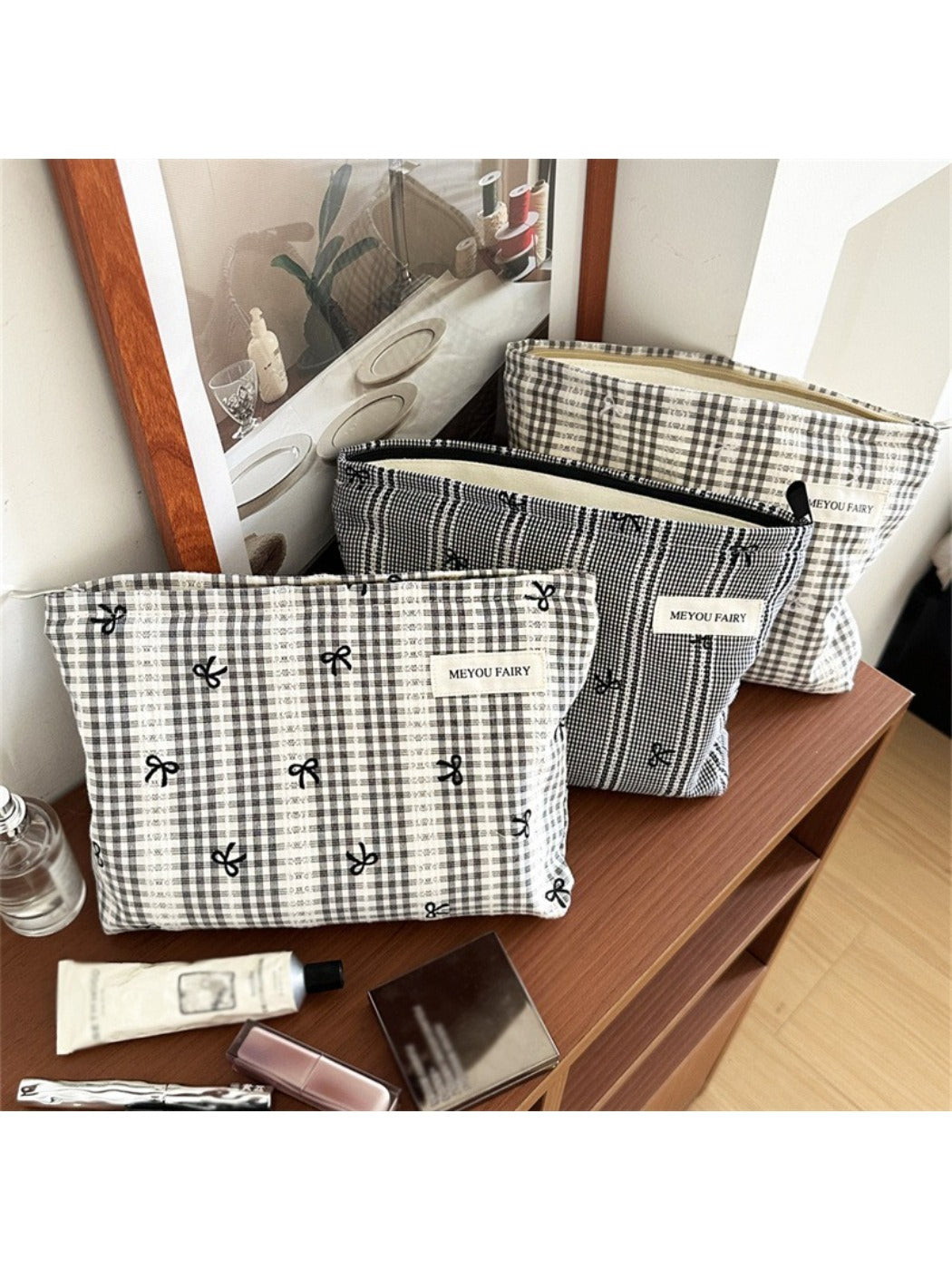Close-up of Cosbai gingham bow makeup pouch showing bow detail