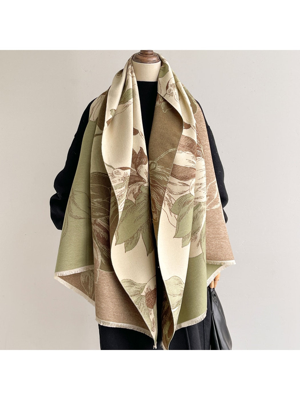 Scarvii - Reversible Camellia Jacquard Shawl