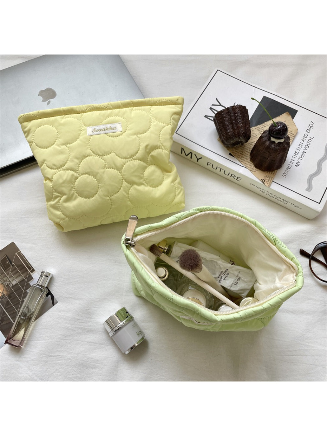 Close-up of quilted daisy pattern on Cosbai cream cosmetic pouch