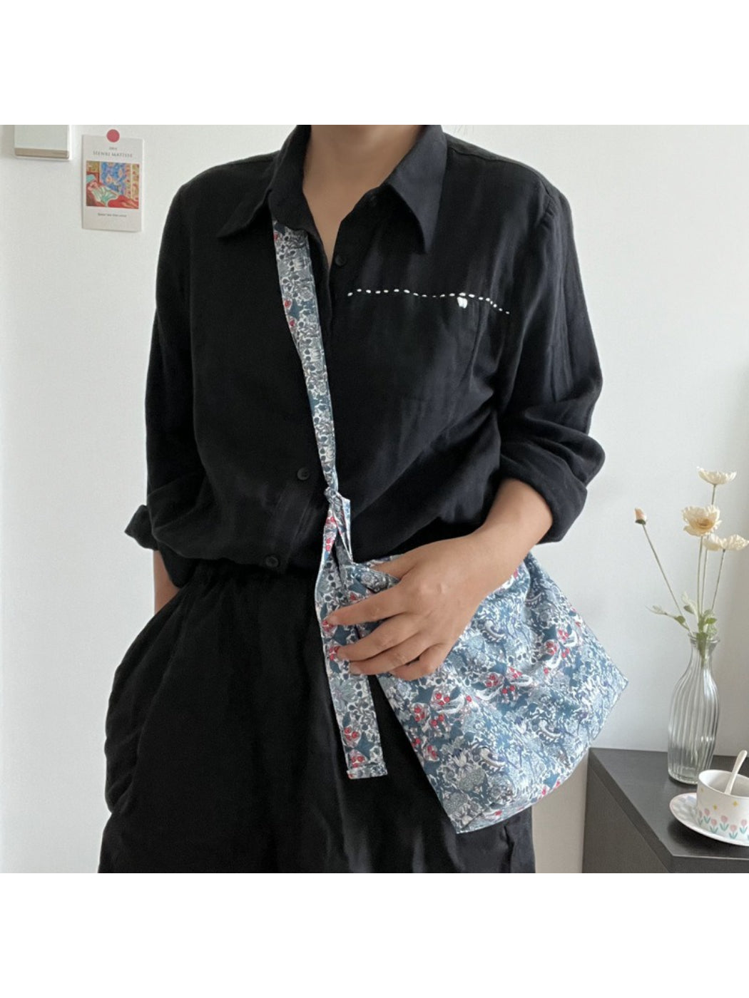 Cosbai Wildflower Print Shoulder Bag detail and metal hardware close-up