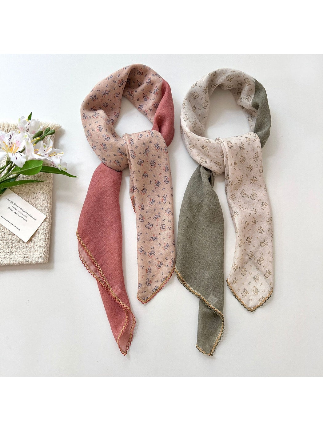 Scarvii - Floral Print Contrast Trim Diamond-shaped Scarf