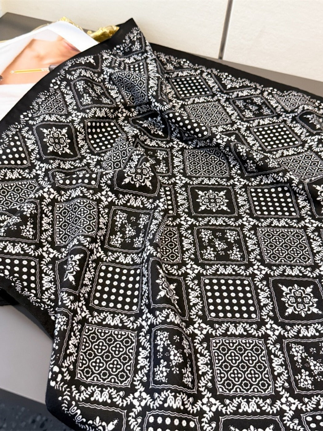 Scarvii - Elegant Herringbone Floral Square Scarf – Vintage Charm