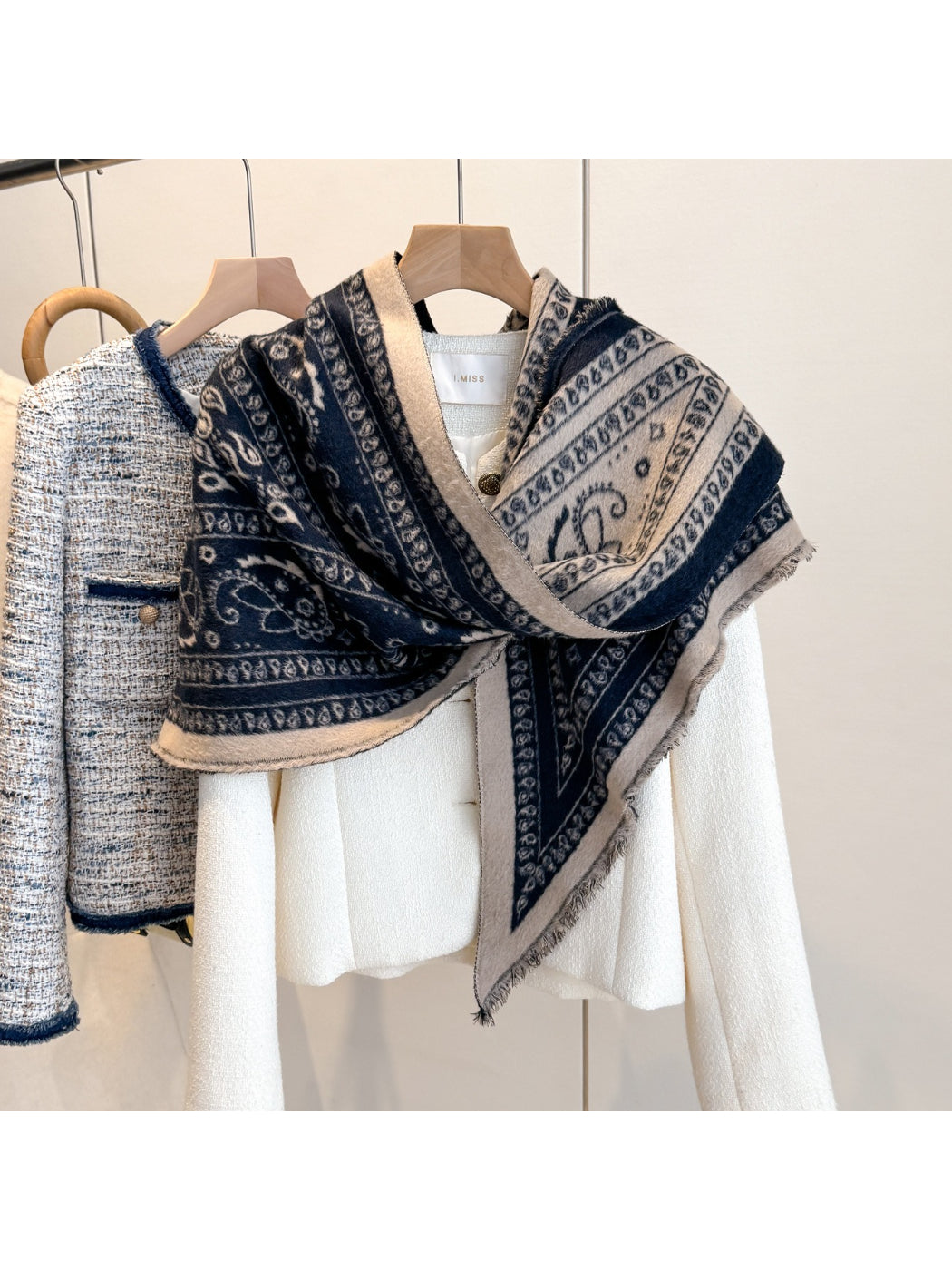 Scarvii - Vintage Paisley Triangle Shawl