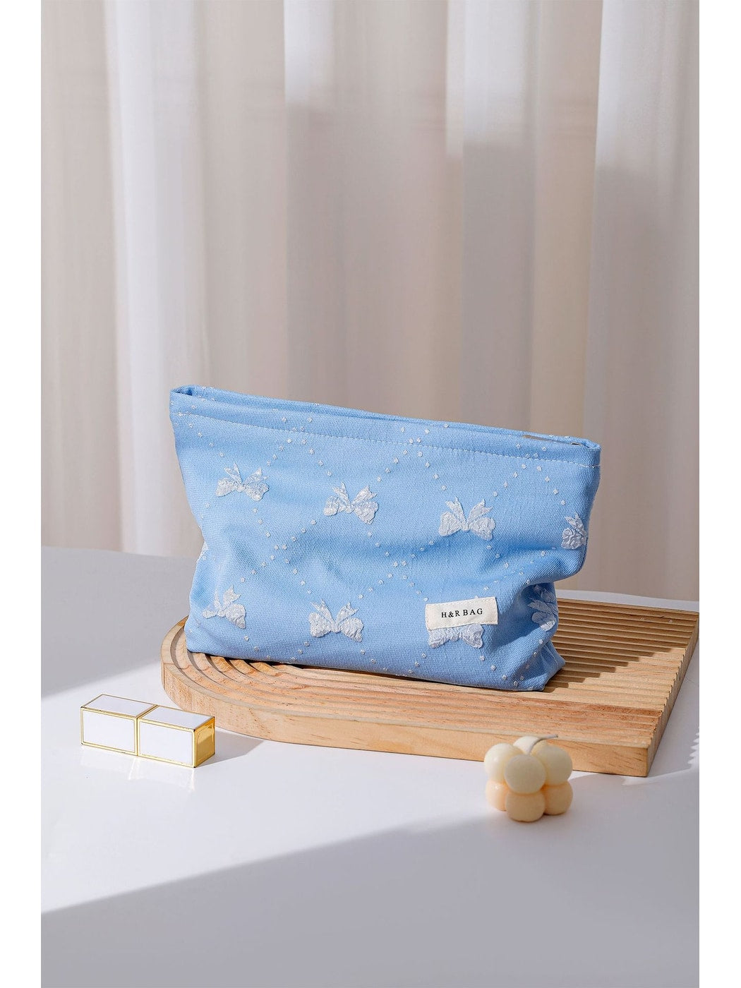 Cosbai - Embossed Bow Travel Makeup Storage Bag