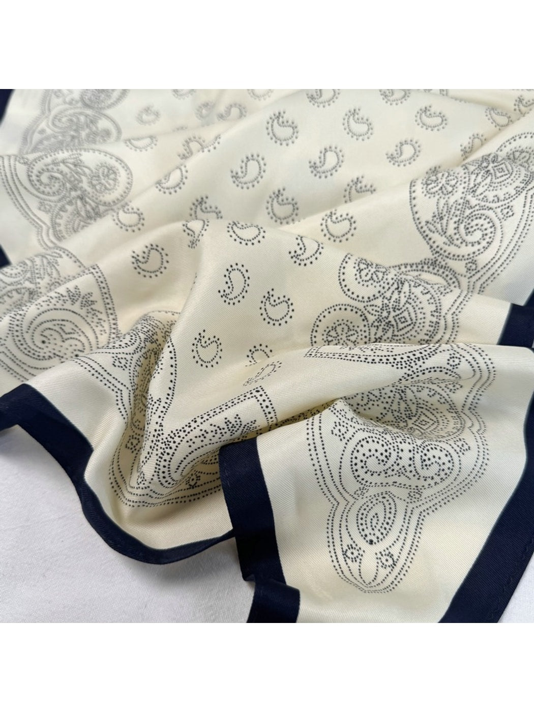 Scarvii - Simple Printed Pattern Fashion Triangle Scarf