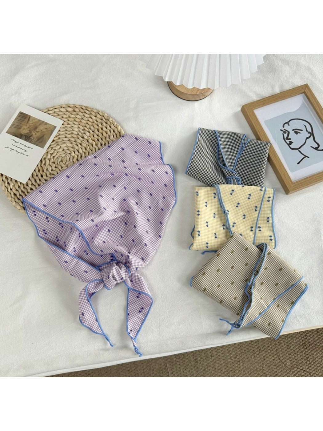Scarvii - Retro Dot Trim Triangle Bandana