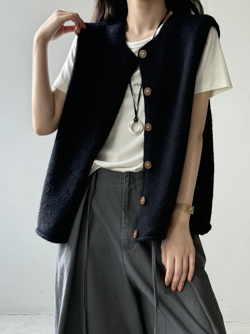 Crosa - Loose and Simple Classic Knit Vest for Women