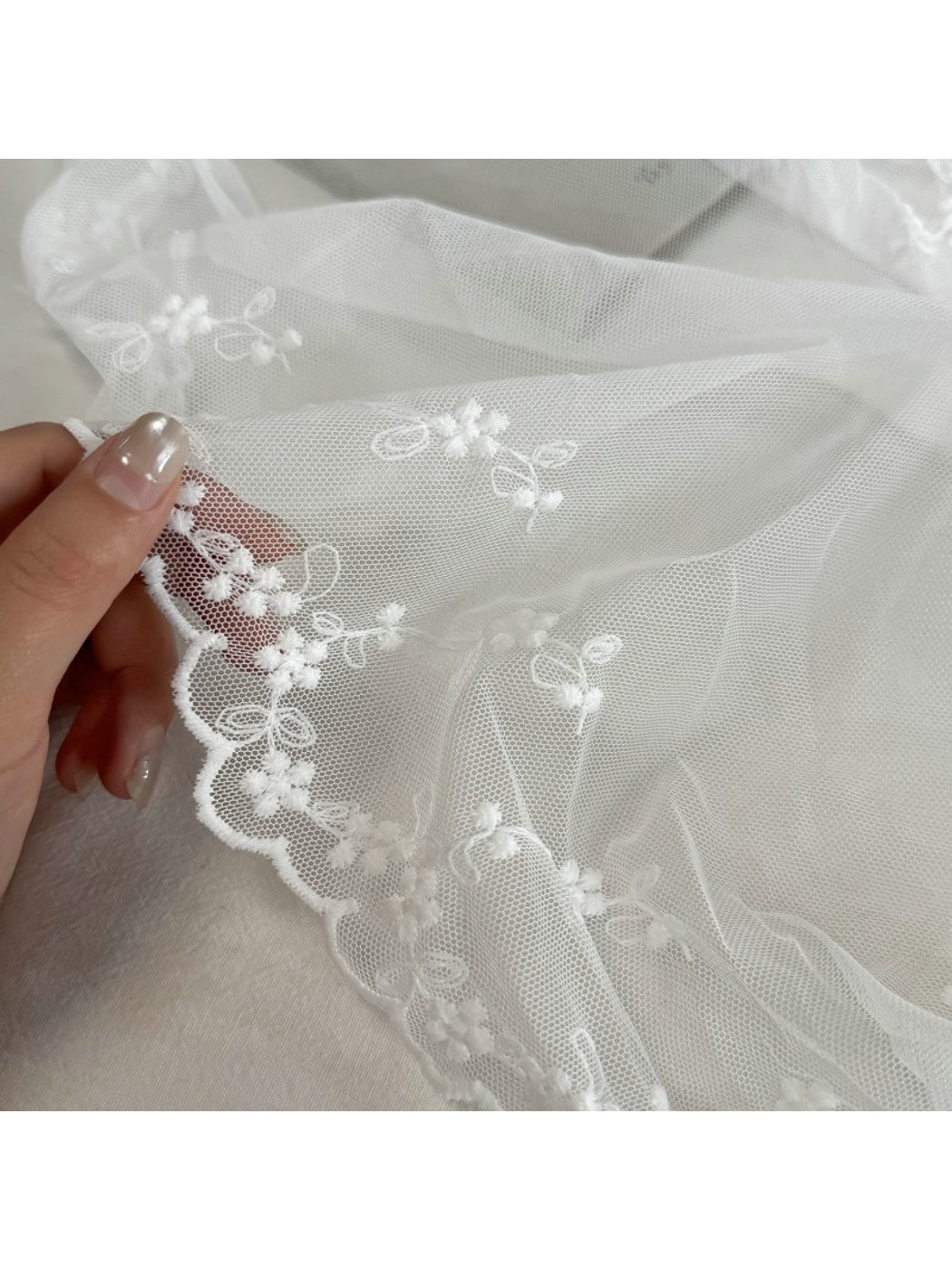 Scarvii - White Floral Embroidery Lace Trim Scarf