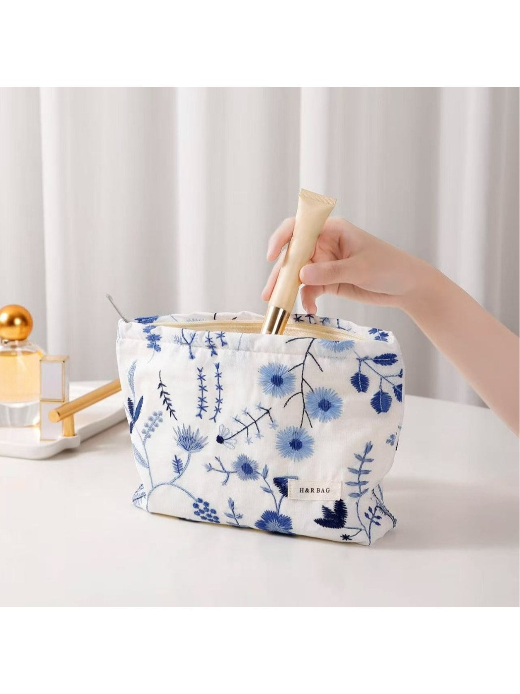 Cosbai - Floral Handheld Makeup and Storage Bag