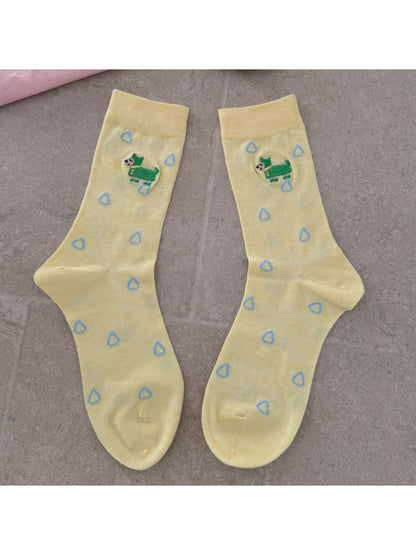 Close-up of sock fabric texture and raindrop dog design on Rufia socks
