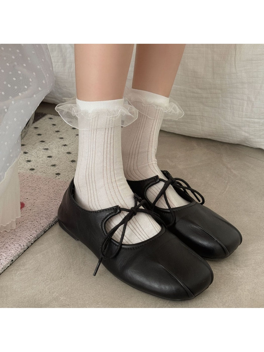 Rufia - Lace Trim Bow Detail Hollow Out Crew Socks