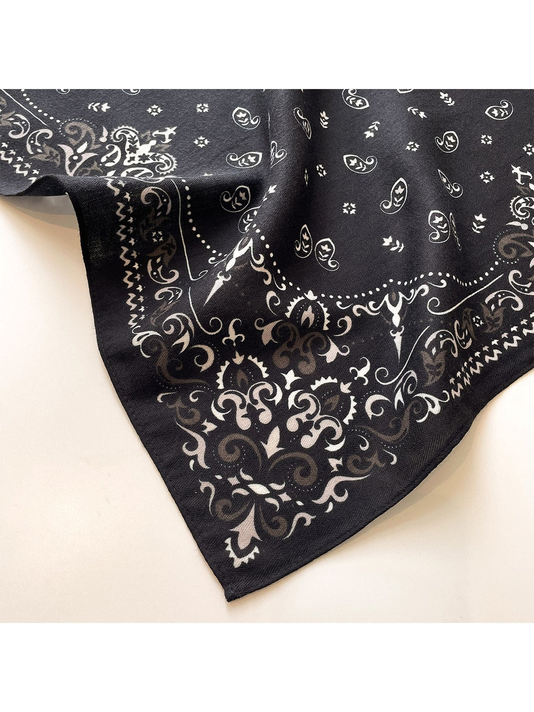 Scarvii - Paisley Print Retro Style Square Scarf