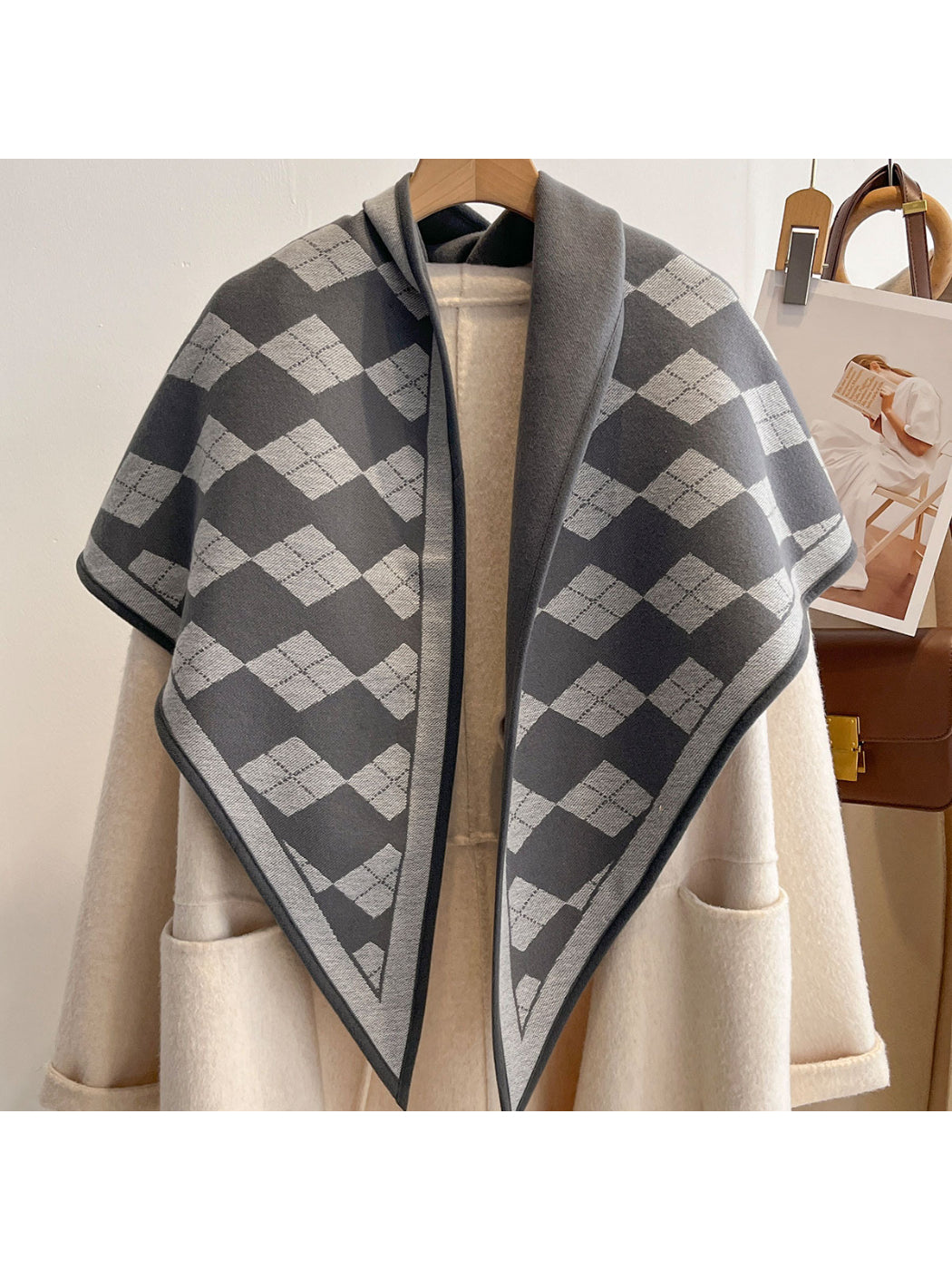 Scarvii - Diamond Pattern Contrast Border Triangle Scarf