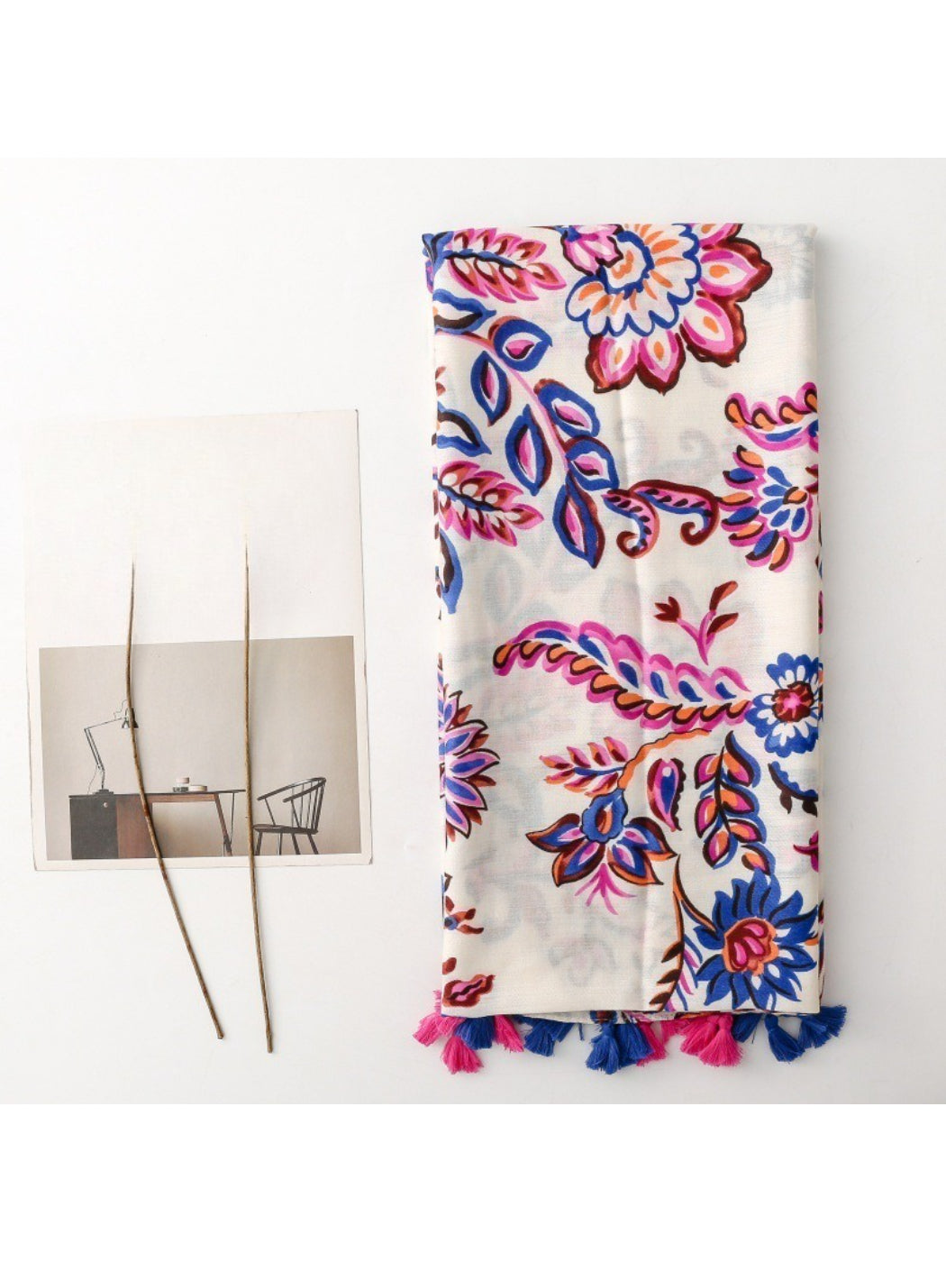 Scarvii - Bold Floral Motif Detail Scarf