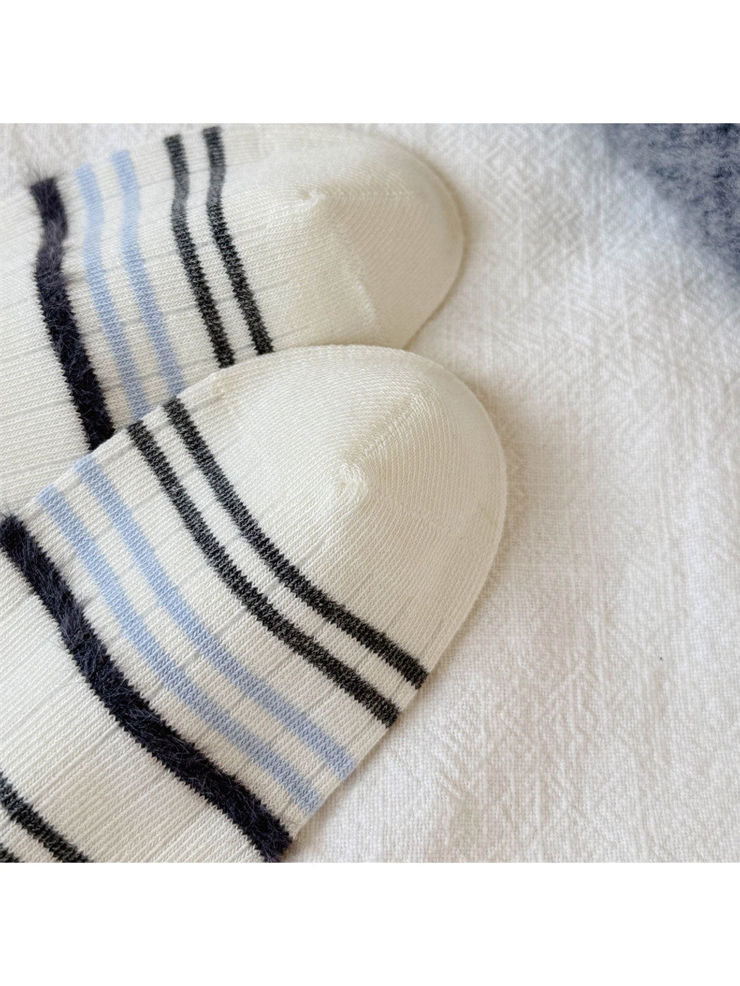 Rufia - Playful Motif Ruffle Crew Socks