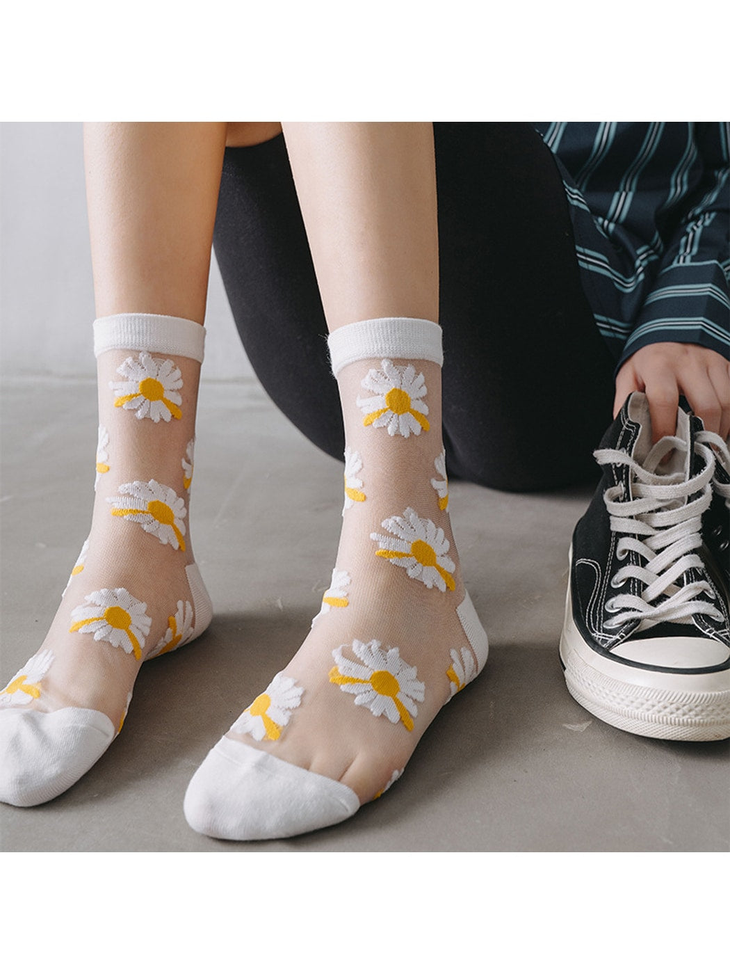Rufia - Sheer Daisy Pattern Mesh Crew Socks