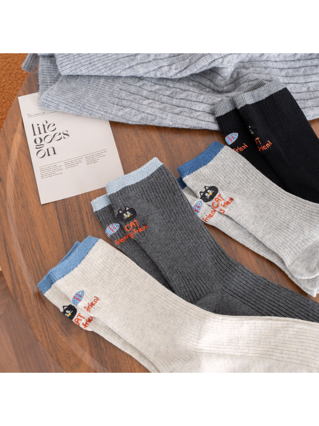 Rufia – Color-Block Cat & Fish Embroidery Socks