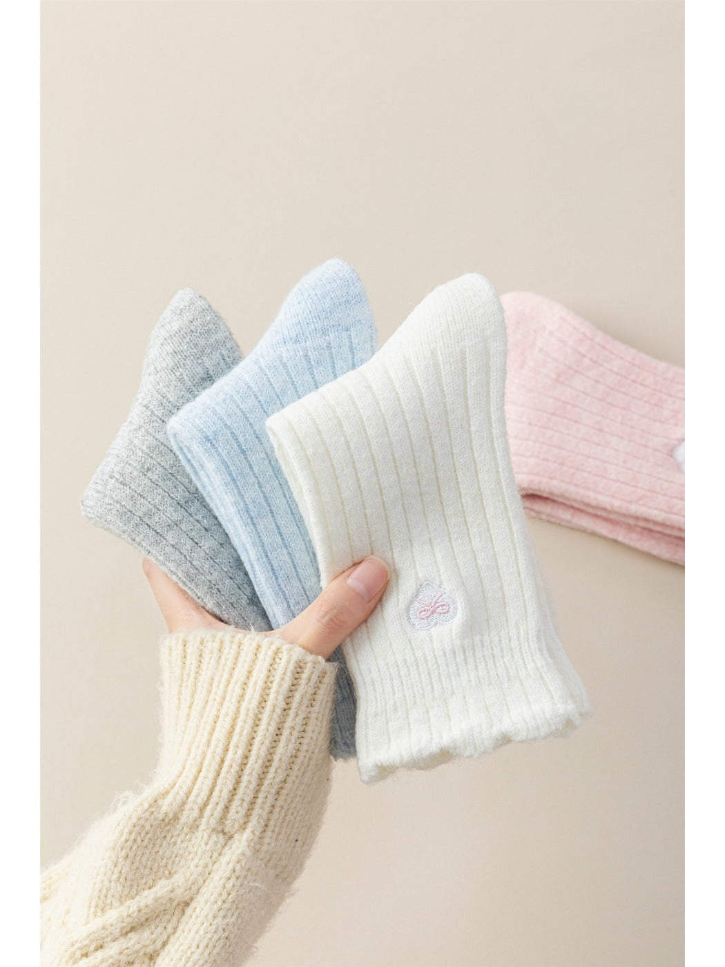 Rufia – Bow & Heart Embroidered Winter Socks