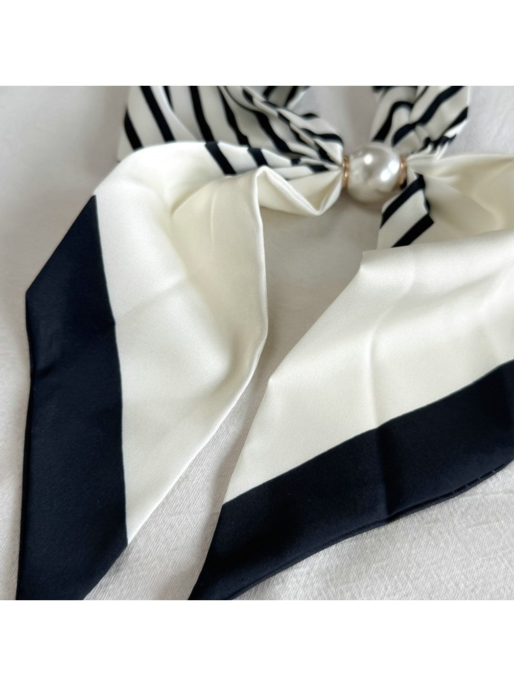 Scarvii - Chic Contrast Trim Narrow Scarf
