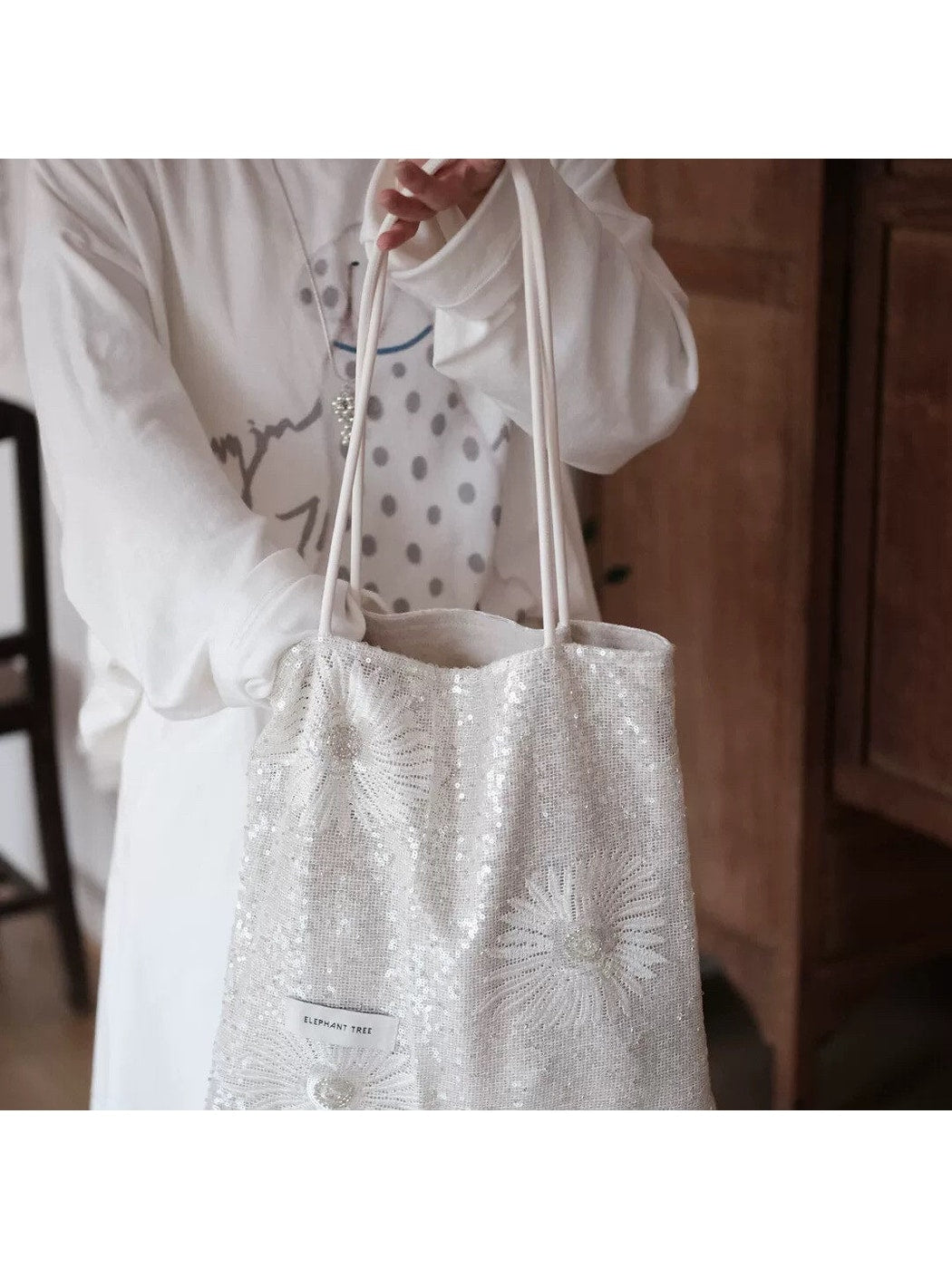 Cosbai - Elegant White Daisy Sequin Tote Bag
