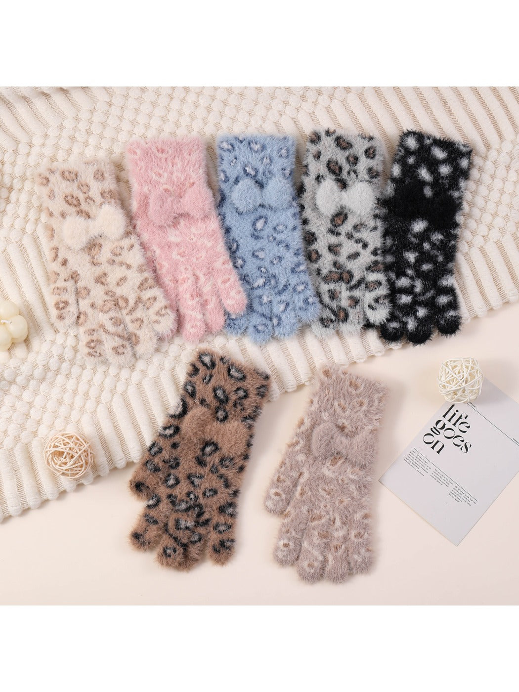 Gloving – Leopard Bow Plush Knit Gloves