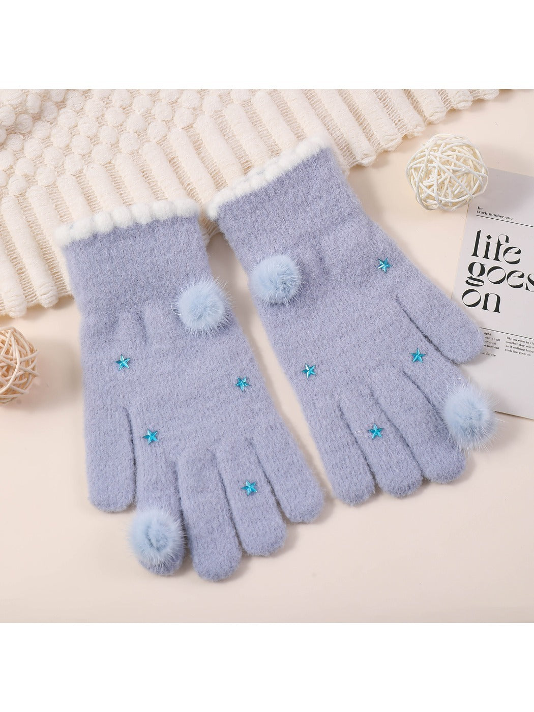 Gloving – Plush Star Accent Winter Gloves