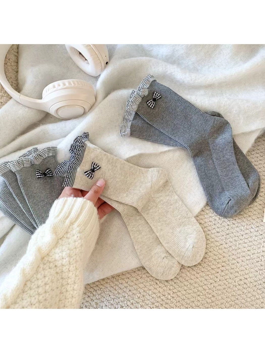 Rufia - Solid Color Bow Detail Casual Crew Socks