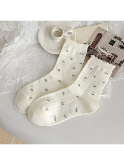 Side view of Rufia lace trim crew socks on model's feet