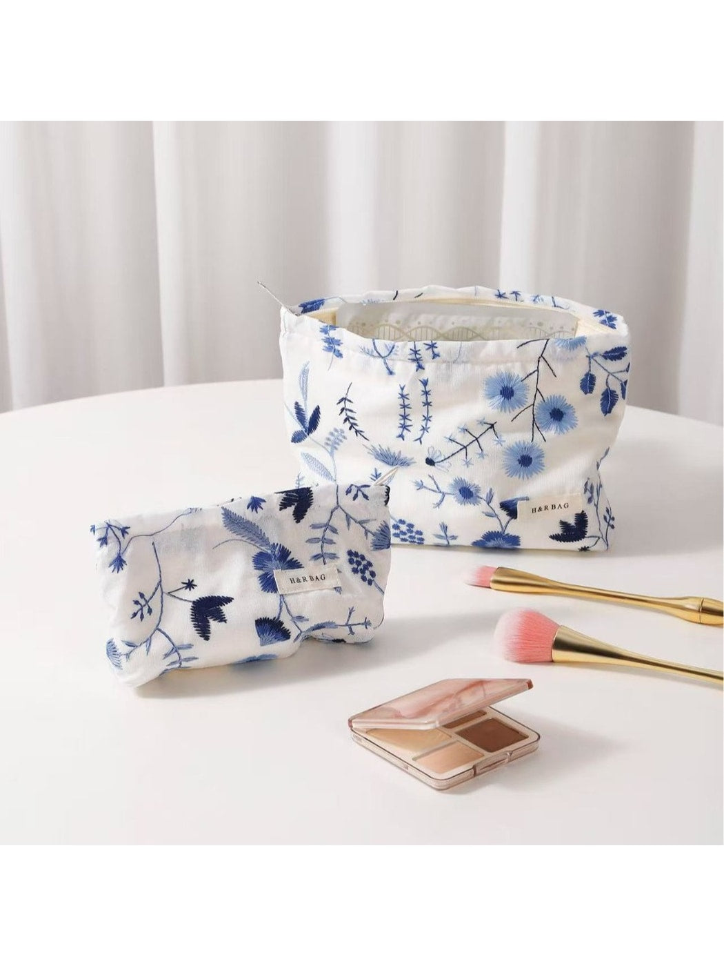 Cosbai - Floral Handheld Makeup and Storage Bag