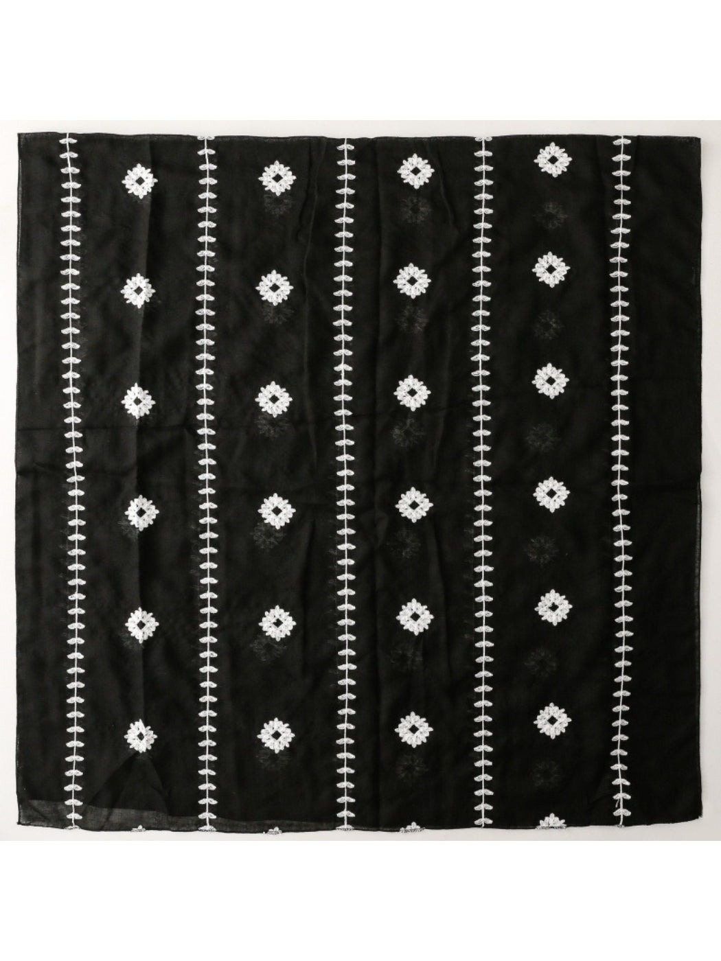 Scarvii - Modern Motif Trim Soft Scarf