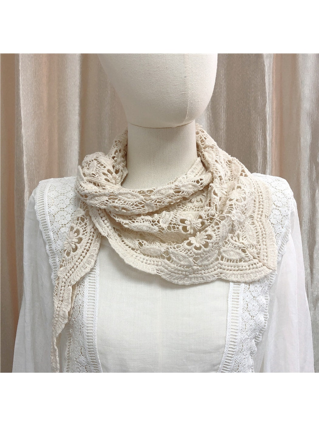 Scarvii - Vintage Floral Hollow Out Triangle Scarf