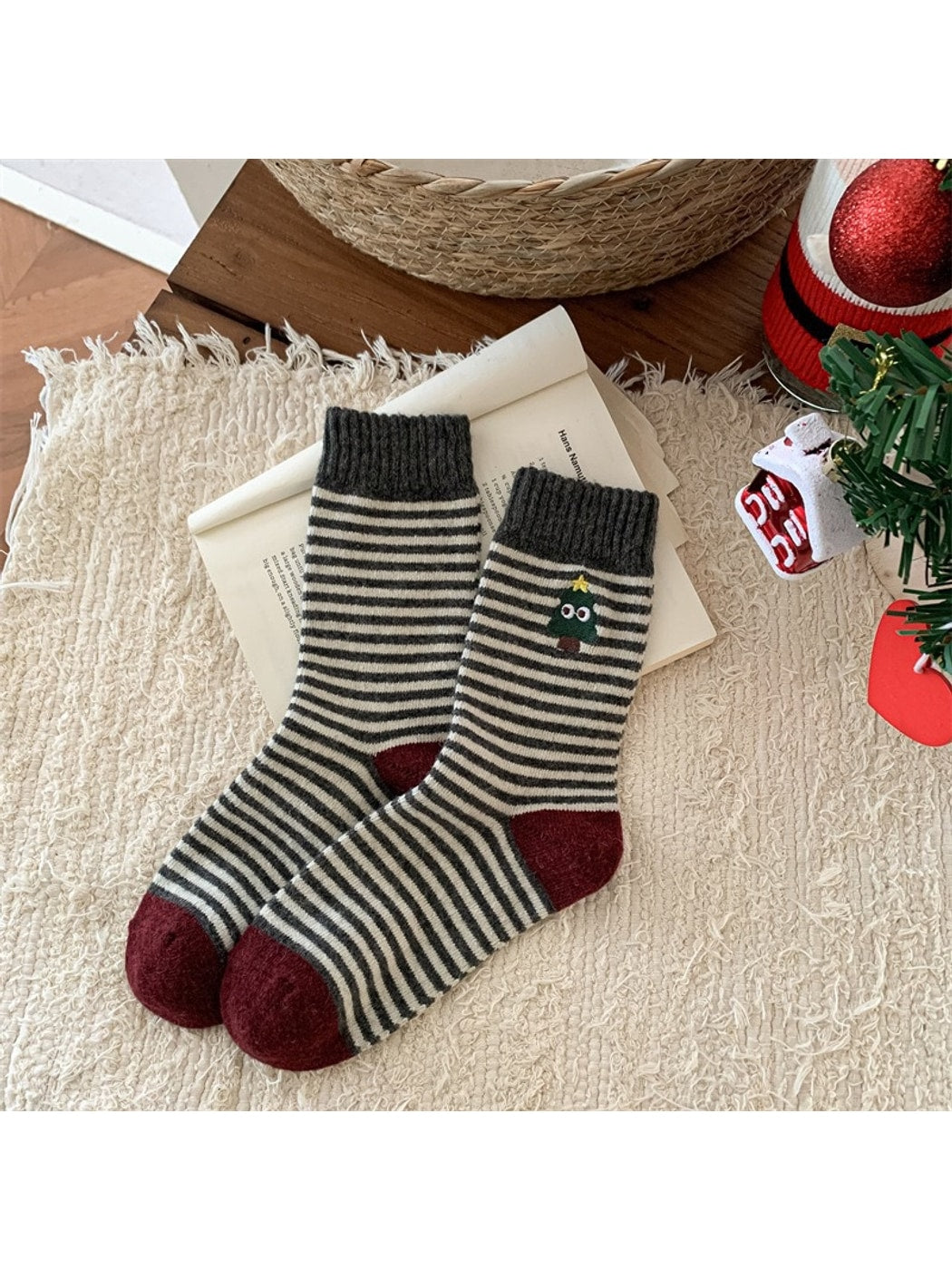 Rufia - Striped and Dot Detail Casual Crew Socks
