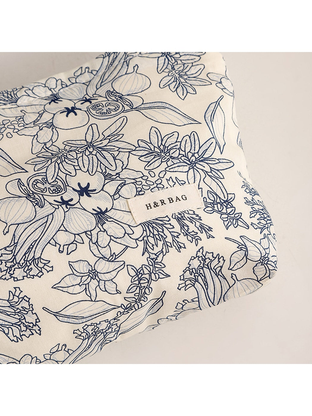 Cosbai - Floral Daily Makeup Storage Bag