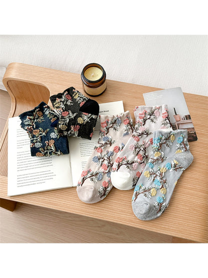 Rufia - Elegant Floral Pattern Ankle Socks