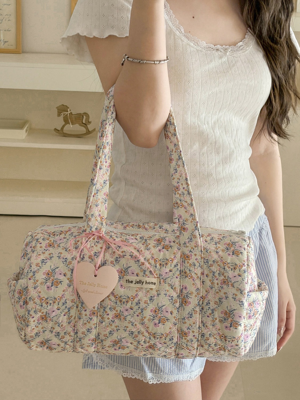 Close-up of quilted floral fabric and stitching detail on Cosbai duffle bag