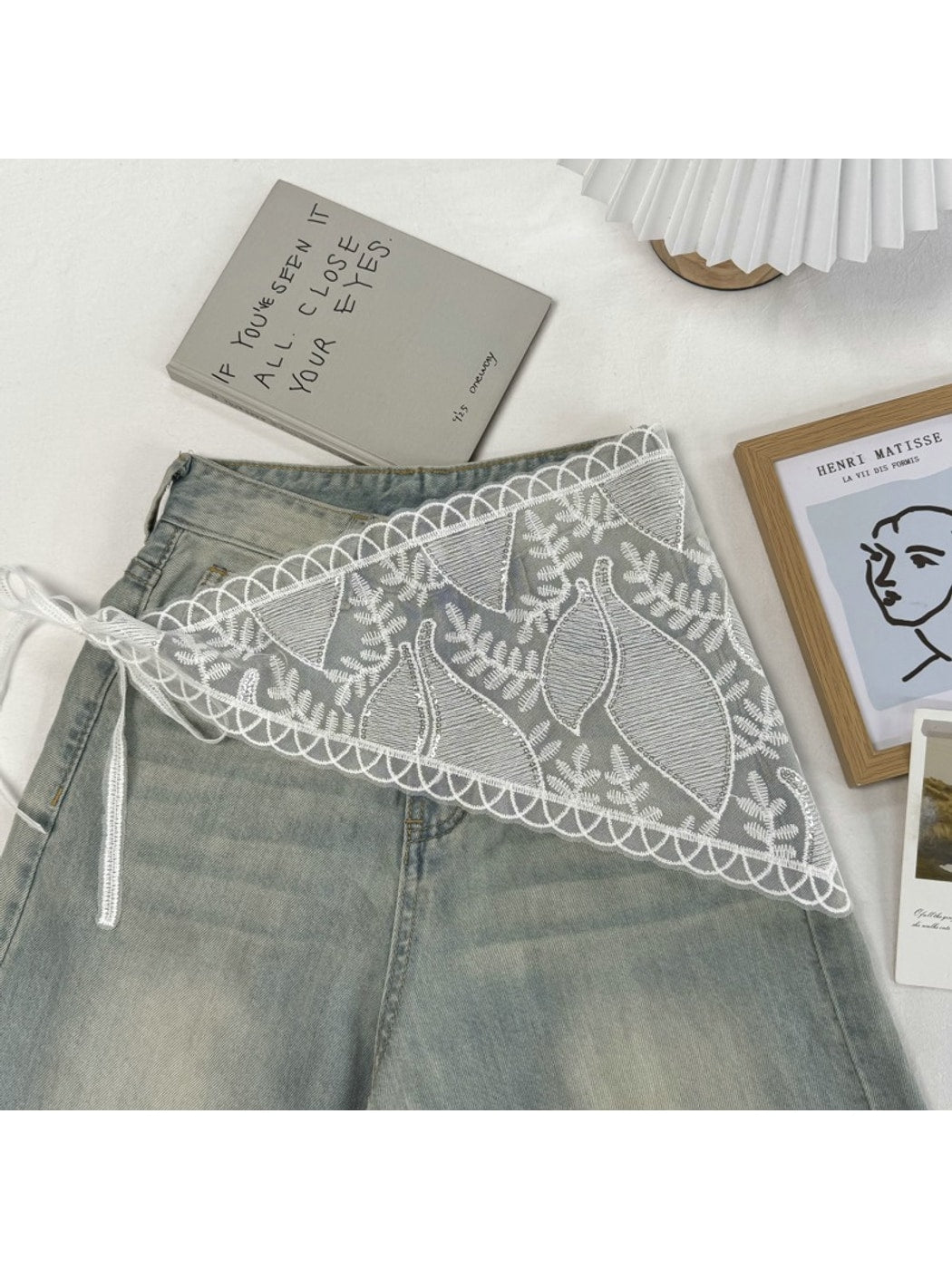 Scarvii - White Floral Lace Triangle Scarf