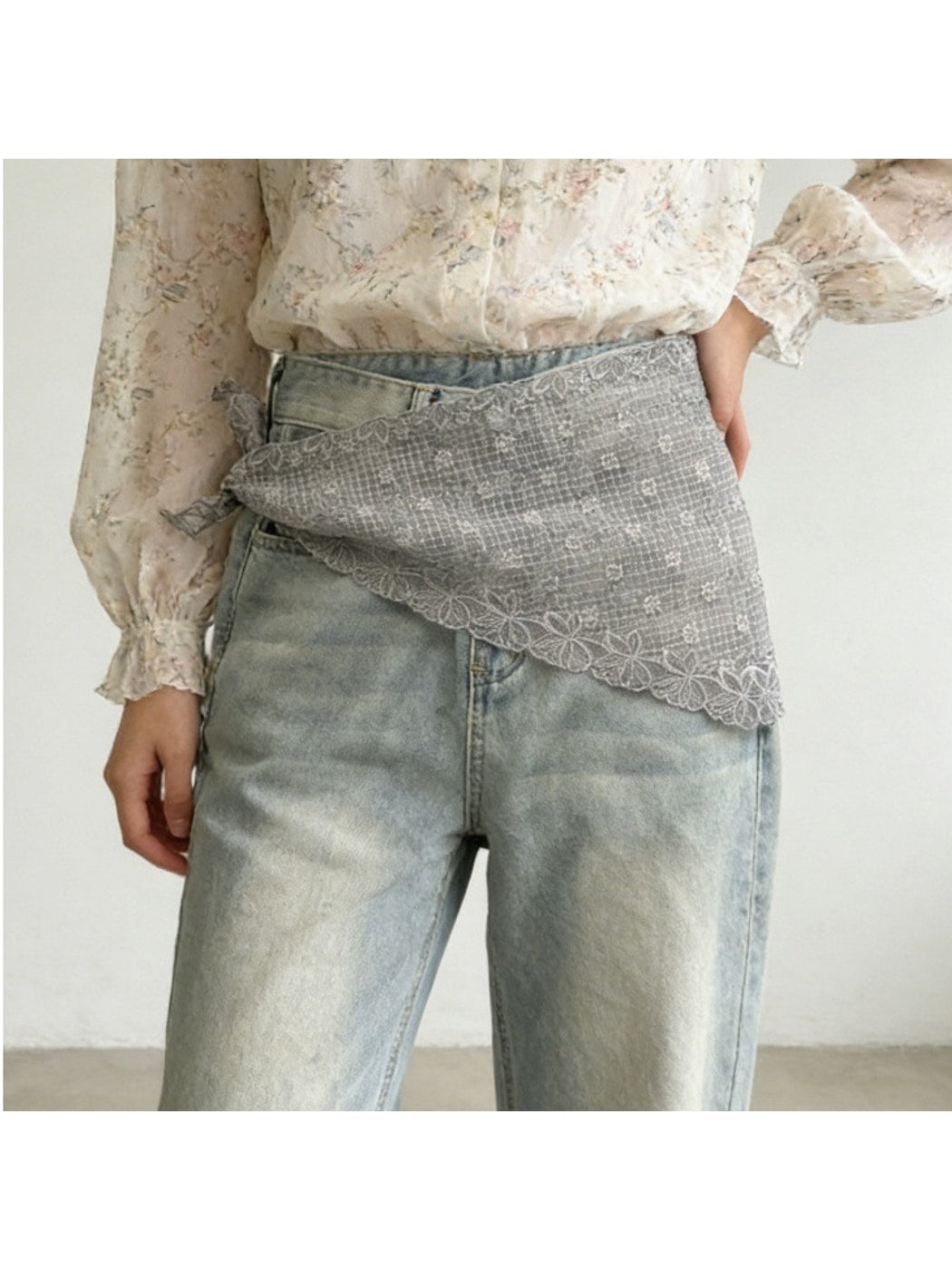 Scarvii - Floral Lace Embroidered Triangle Bandana