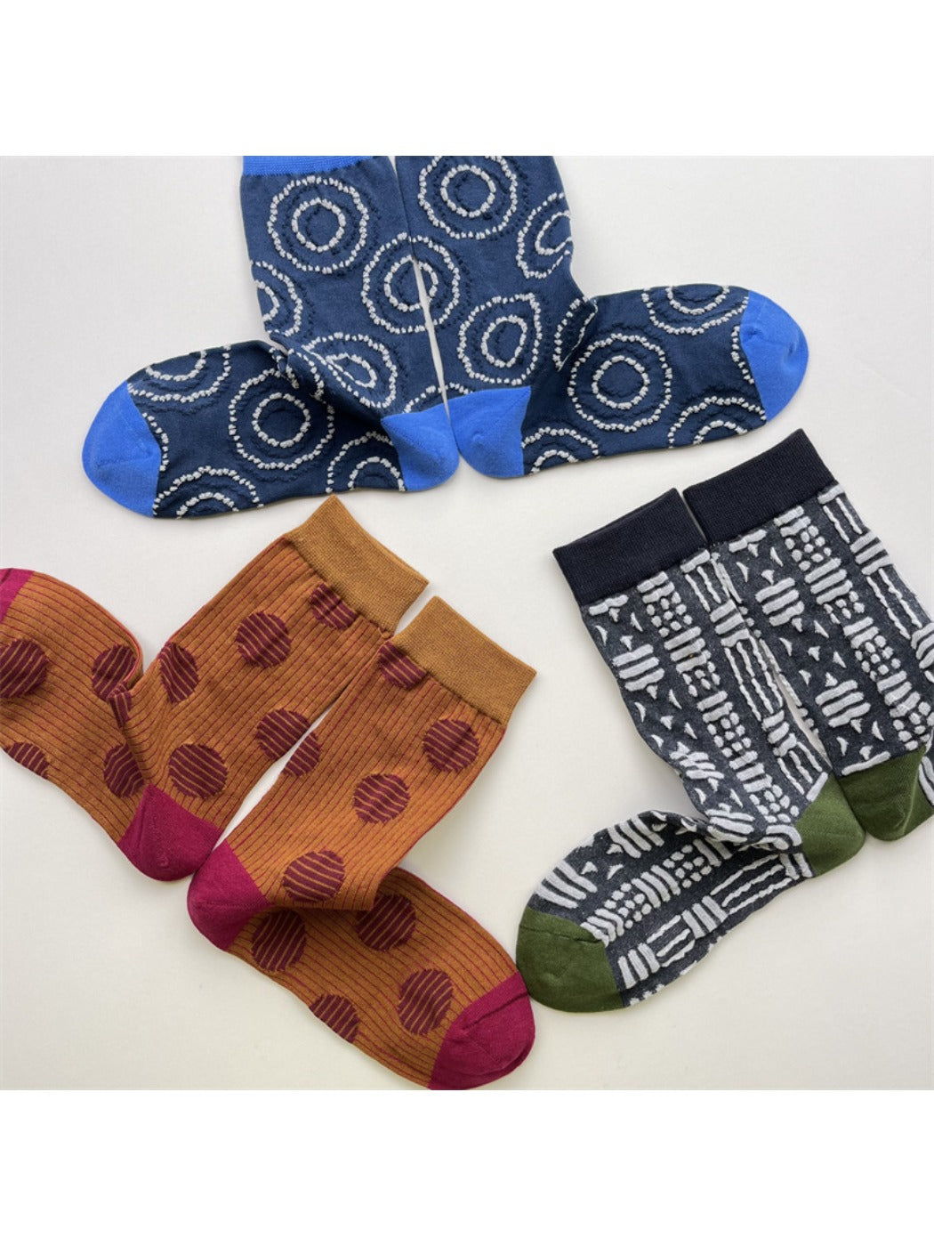 Rufia – Embossed Geometric Circle Mid-Calf Socks