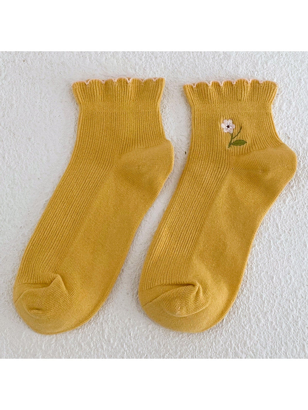 Rufia - Scalloped Floral Embroidered Ankle Socks
