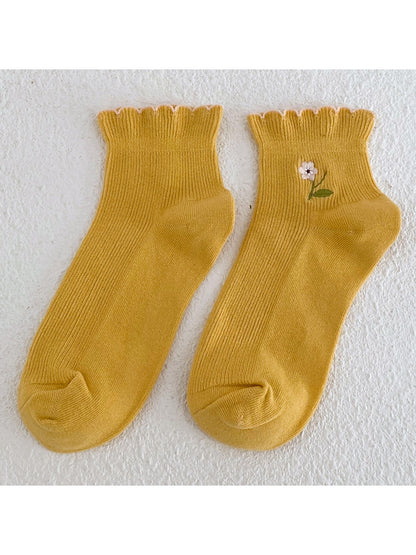 Rufia - Scalloped Floral Embroidered Ankle Socks