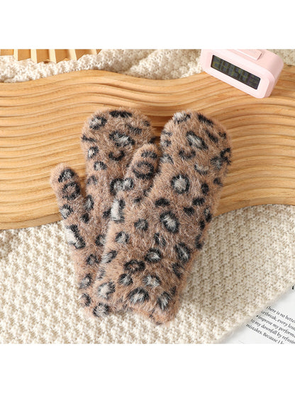 Gloving - Women's Fuzzy Leopard Print Mittens