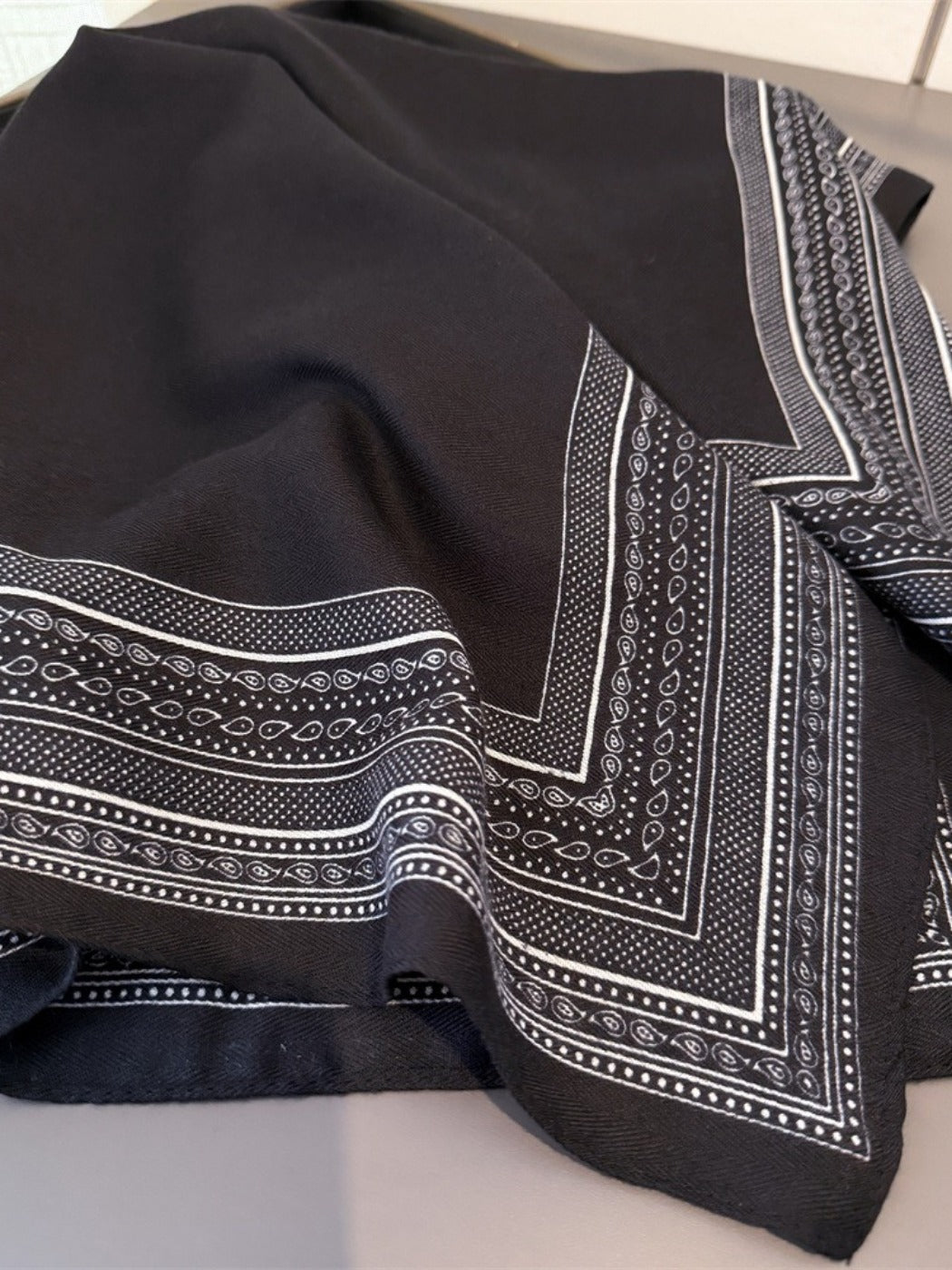 Scarvii - Minimalist Geometric Print Square Scarf – Simple & Elegant
