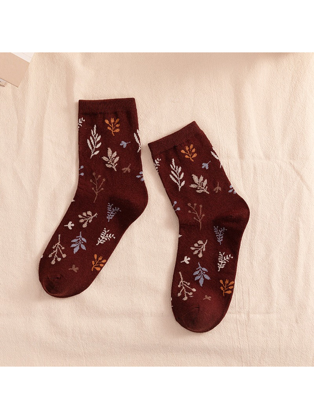 Rufia - Scattered Leaf Motif Knit Crew Socks