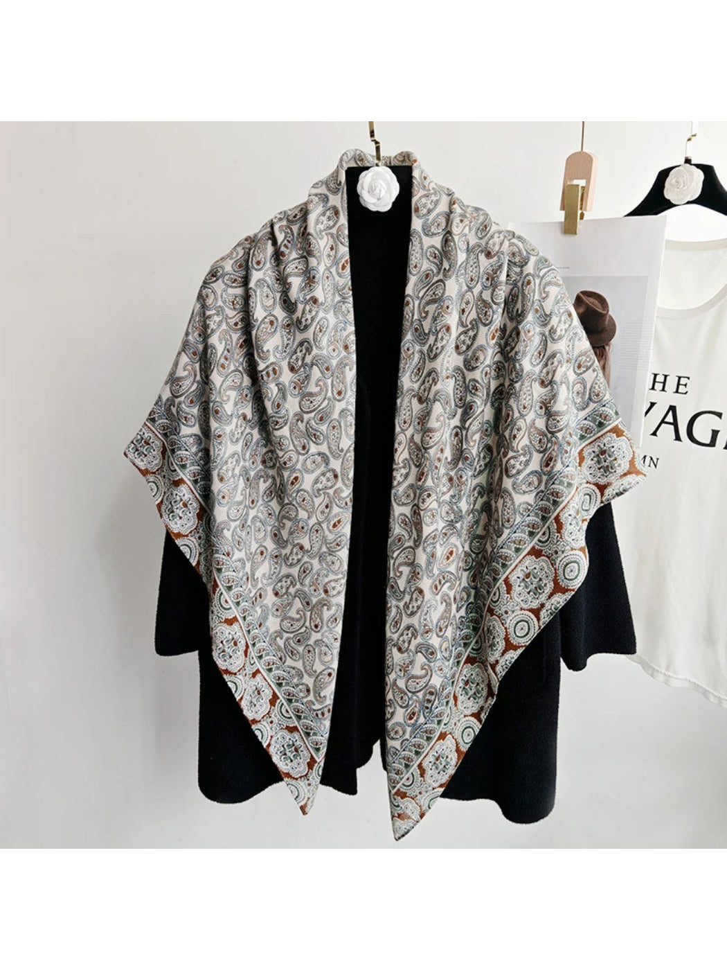 Scarvii - Paisley Woven Square Scarf